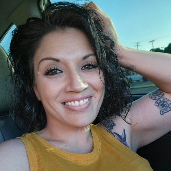 Meet your Posher, Ms. Akers - Picture 2 of 2